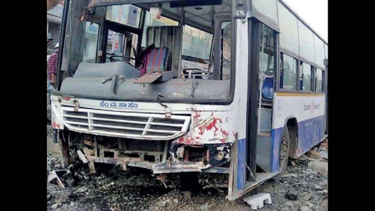 Bengaluru: 2 killed as BMTC bus with failed brakes rams eight vehicles |  Bengaluru News - Times of India
