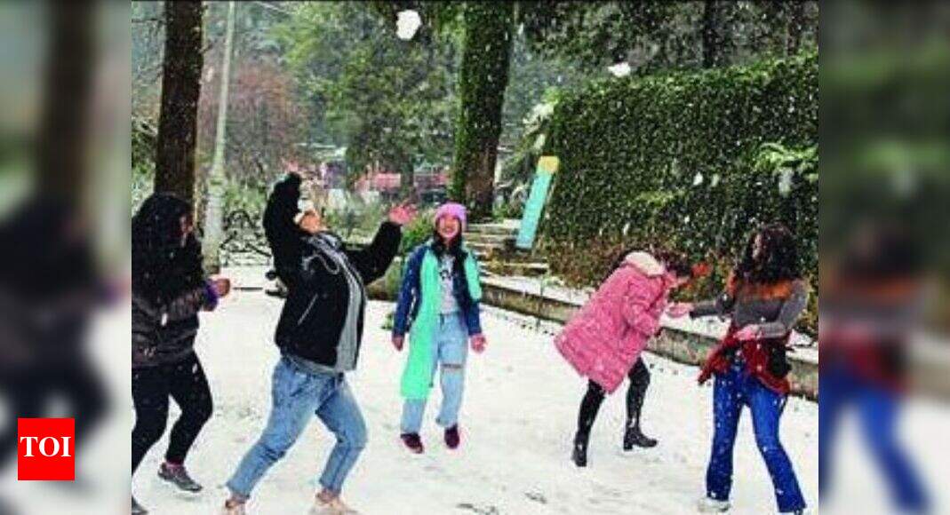 Dehradun Heavy snowfall in offing in hills of U’khand in next 48 hrs