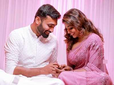 Comedy Stars host Meera Anil gets engaged with Vishnu; see pics
