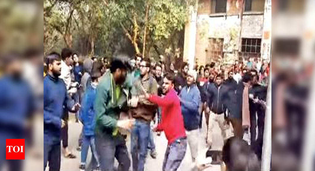 JNU violence: Viral video fact check leaves ABVP red-faced | Delhi News -  Times of India