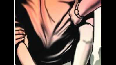 Coimbatore: Two men pose as cops, extort Rs 200 from man