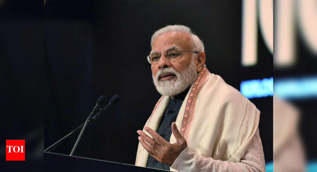 PM meets economists, experts at Niti Aayog