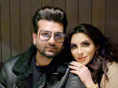 Yuvraj Hans and wife Mansi Yuvraj Hans give adorable couple goals in THIS picture Punjabi Movie News image
