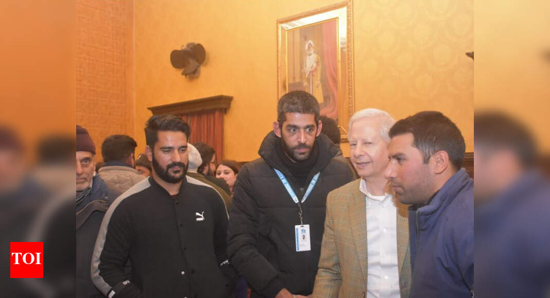 Foreign envoys engage with civil society in J&K