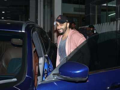 Photos: Arjun Kapoor is all smiles as he gets snapped post his rigorous workout session
