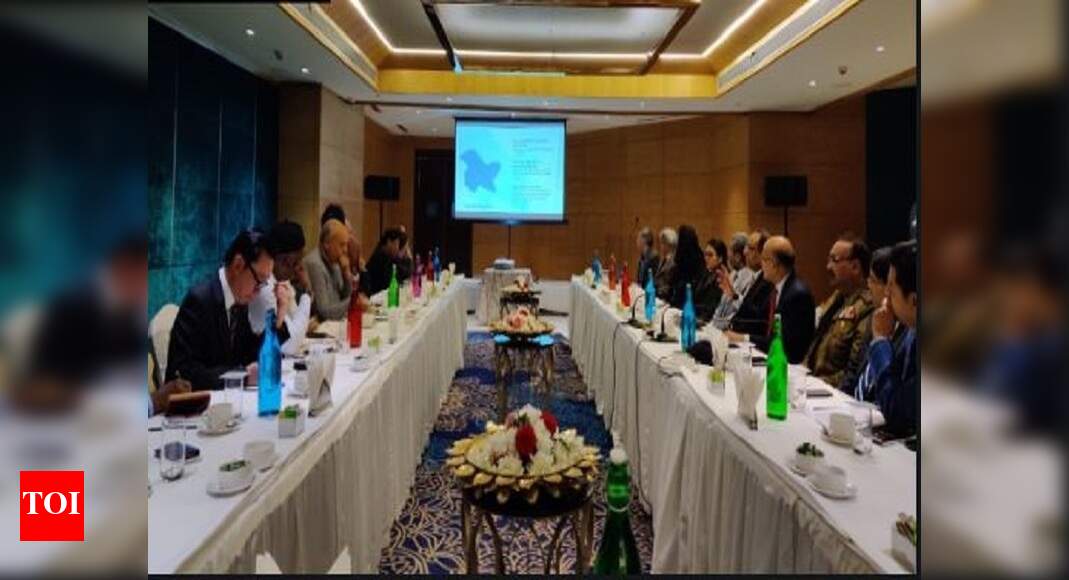 Envoys in Jammu briefed by DGP, chief secretary