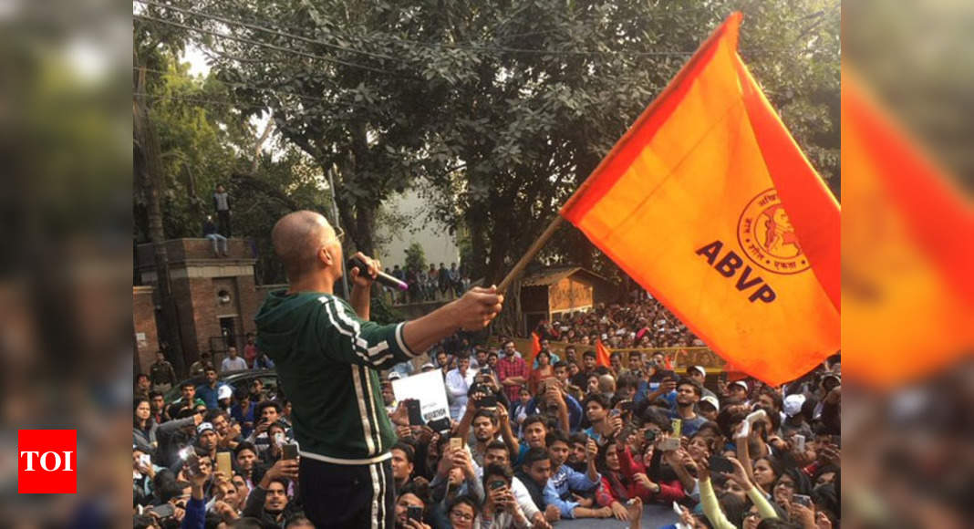 FAKE ALERT: 2018 photos of Akshay Kumar shared to claim he sided with ABVP  in ongoing JNU row - Times of India