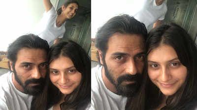 Arjun Rampal clicks selfie with elder daughter Mahika, but photo-bomber Myra steals the show