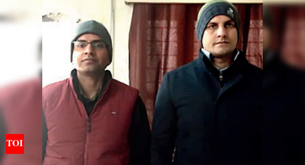 IAF officer held for posing as Amit Shah