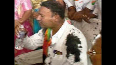 BJP workers rough up secretary of Jalgaon unit
