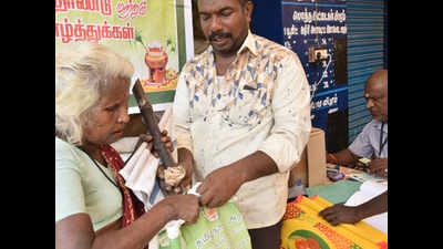 Minister distributes Pongal gift hamper on second day