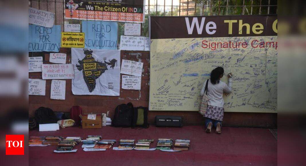 Nagpur Youths bring more than hundred books, set up mini library