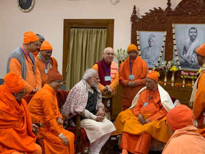 PM Modi visits Belur Math, to spend night at Ramakrishna Mission in Bengal