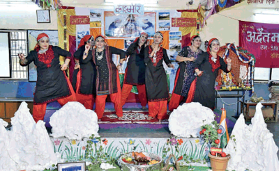 Women showcase the beauty of Kashmir through their dance