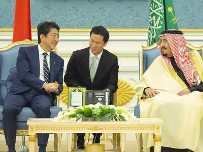 Japan S Abe Meets Saudi King Amid Threats In Persian Gulf Times