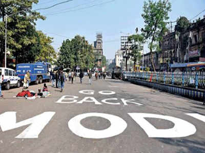 Prime Minister Narendra Modi leaves Kolkata, protesters shift venue