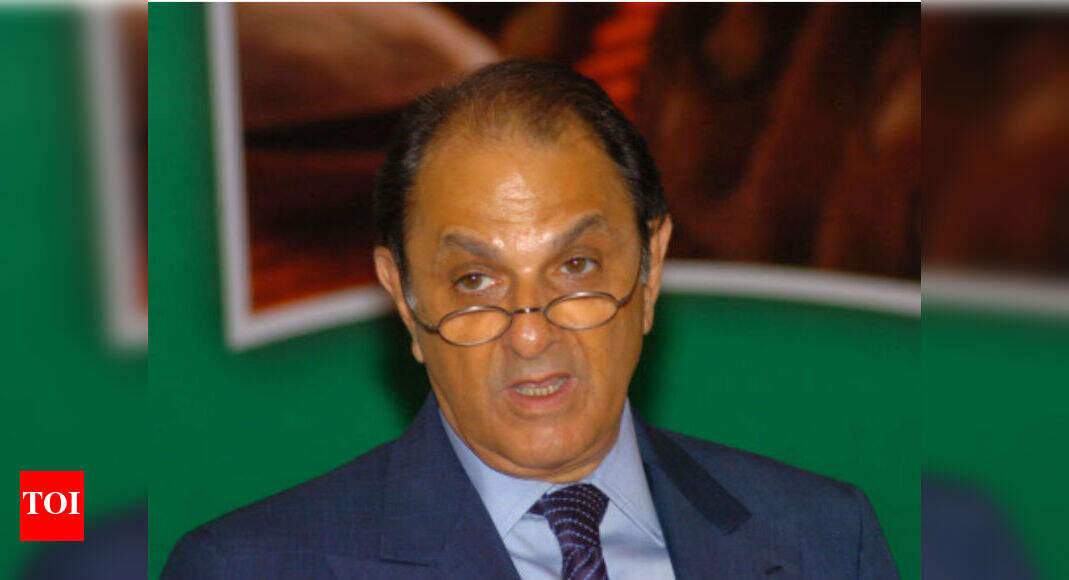 Nusli Wadia withdraws cases against Ratan Tata