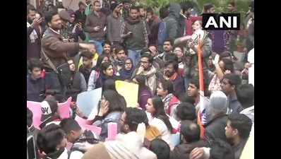 Students gherao Jamia Millia Islamia University's V-C, demand FIR against Delhi Police