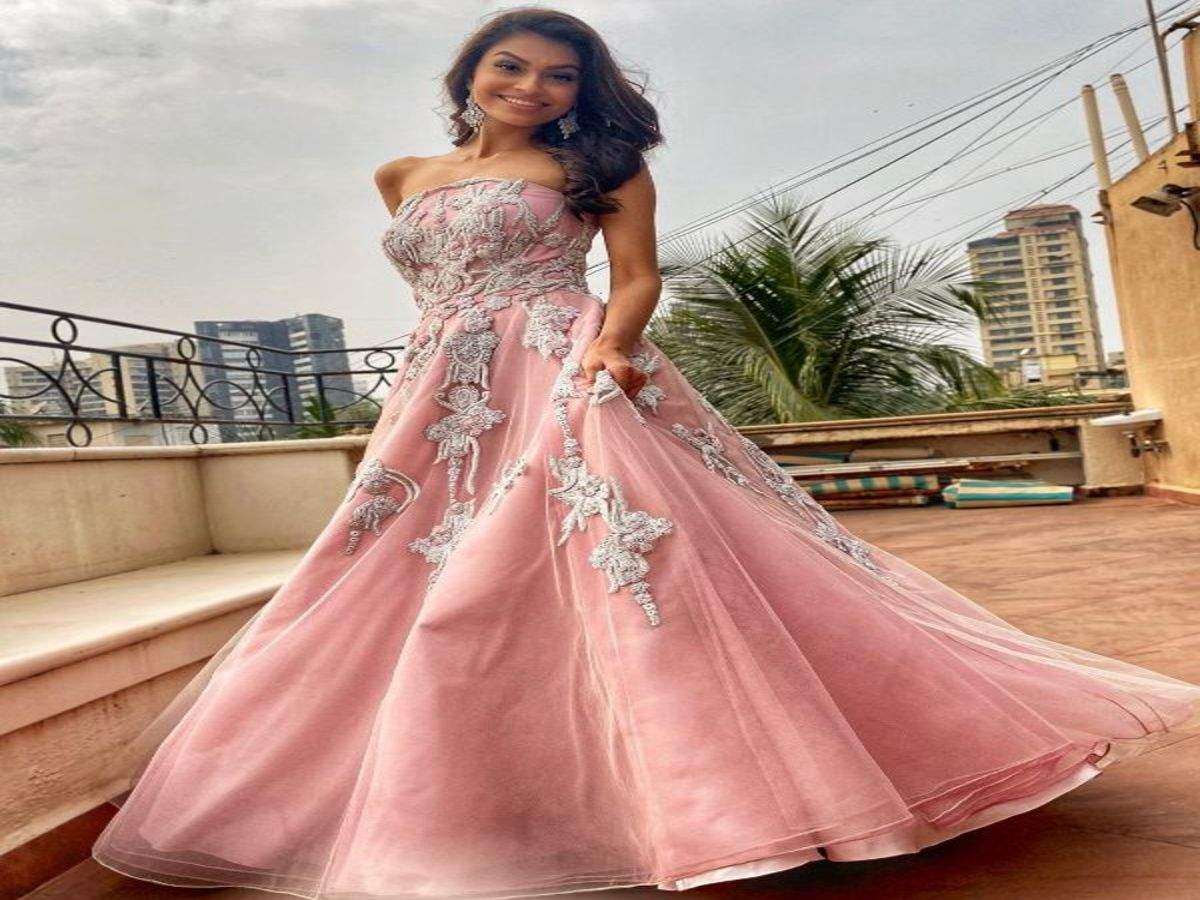 Suman Rao dazzles in pink