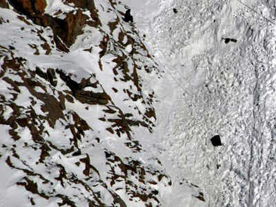 Avalanche strikes Army post in J&K, three soldiers killed