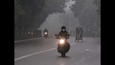 Cold winds from hills bring mercury down in Delhi