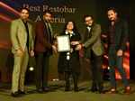 Best Restobar- Rolee Agarwal gives away the award to Ravi Agarwal, Ankit Tambi, Namokar Jain and Ankit Khatri of Asteria