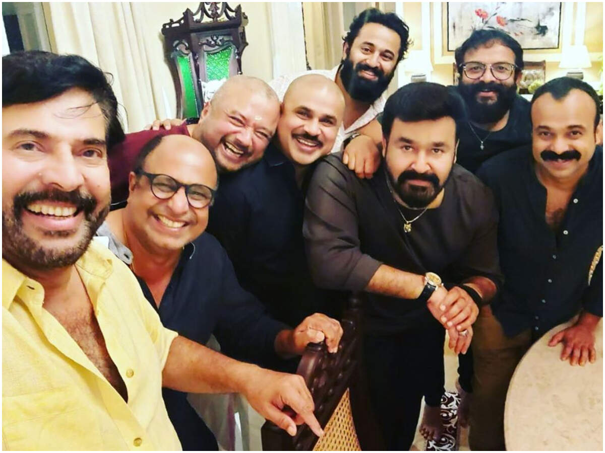 Mohanlal From Mammootty Mohanlal To The Latest Unni Mukundan This Star Studded Post Dinner Selfie Is Epic Malayalam Movie News Times Of India