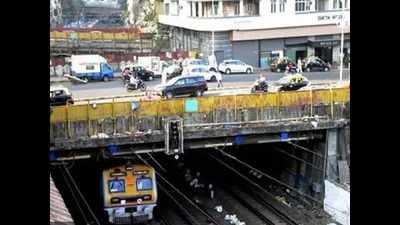 99-year-old bridge in south Mumbai closed for traffic