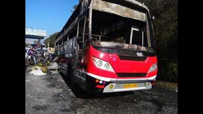 Luxury bus catches fire in Thane, no casualty