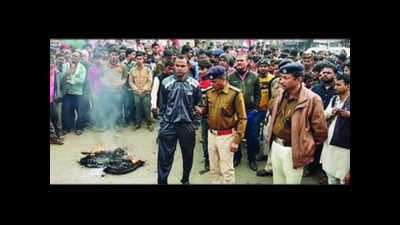 Locals block road as student shot in Muzaffarpur