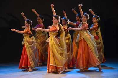 A bouquet of Kathak performances by Parwati Dutta and disciples