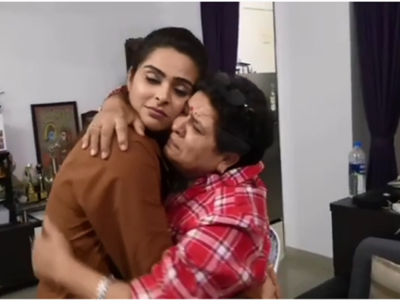 Bigg Boss 13: Madhurima Tuli reunites with her mom; the two cry and hug each other