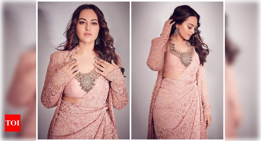 Sonakshi Sinha Looks Ravishing As She Poses In This Stunning Saree View Pics Hindi Movie News