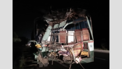 Four die as omnibus hits stationary bus, group of men in Tamil Nadu