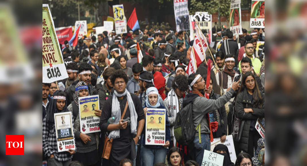 Delhi: Students Protest At Mandi House Against CAA, NRC | Delhi News ...