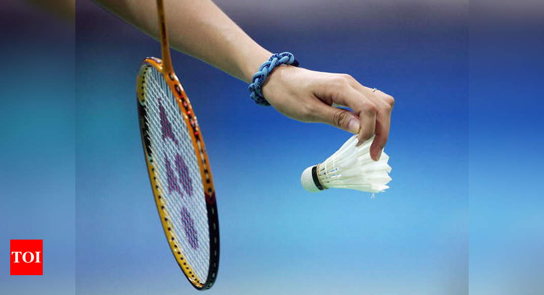 difference between badminton and shuttle