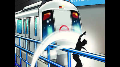 UPSC aspirant tries to kill self at Delhi Metro station