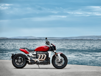 Triumph Rocket 3 R first batch sold out, deliveries begin
