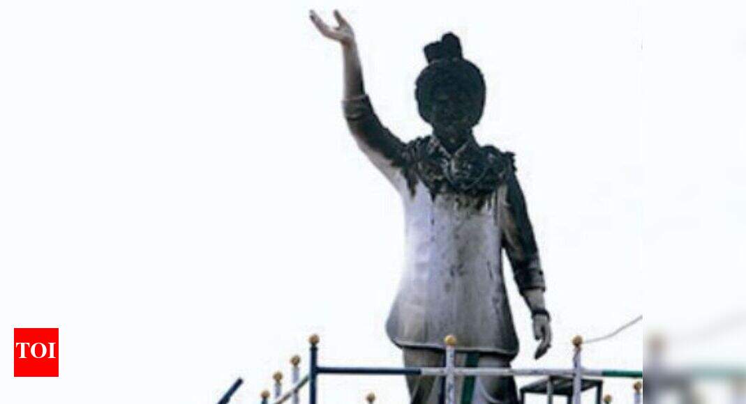 Anger spills: YS Rajasekhar Reddy’s statue set ablaze | Vijayawada News ...