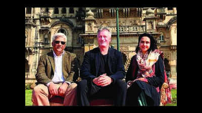 Cricket legend Waugh visits royals at Laxmi Vilas Palace