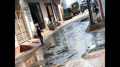 Telangana: Sewage spills onto road in Tadban, civic officials turn their nose up