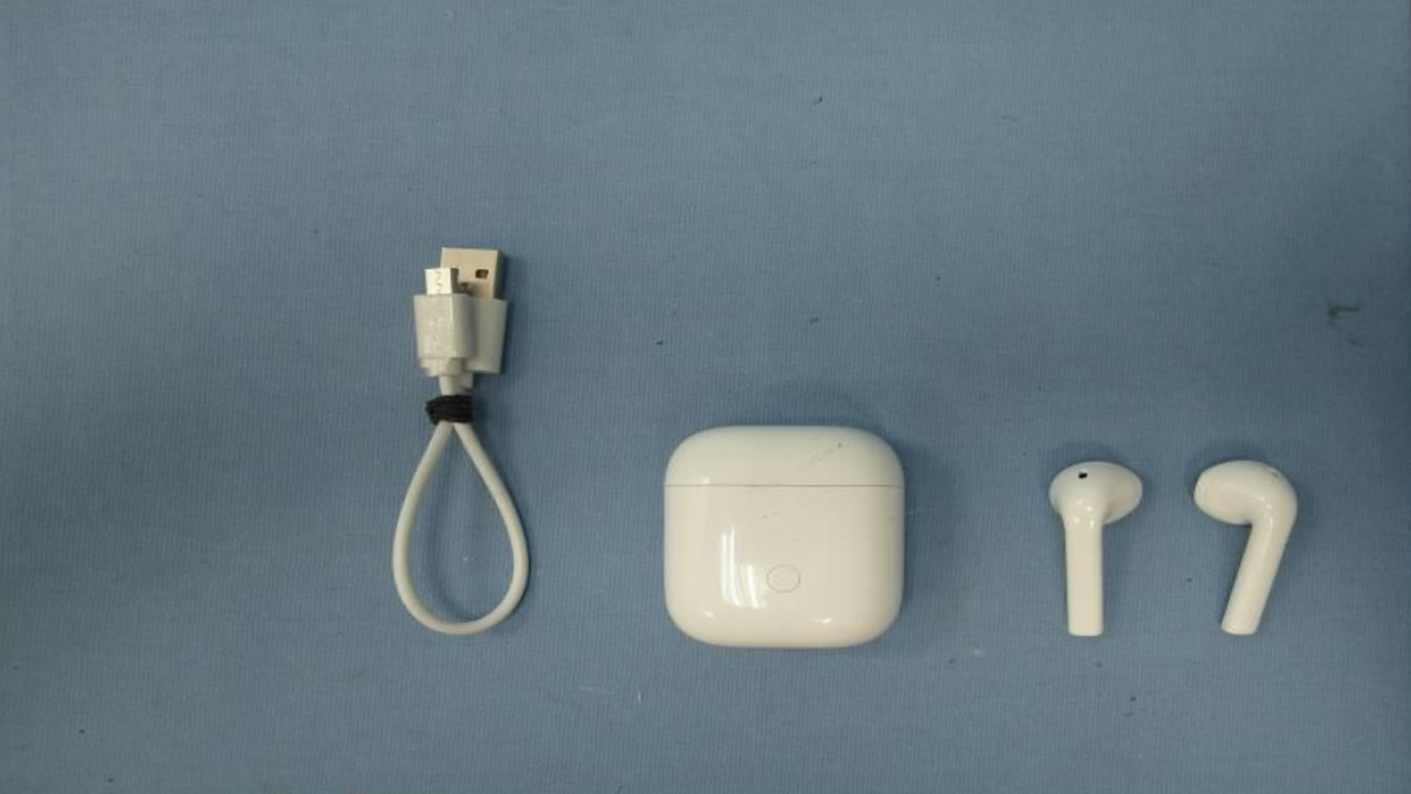 Realme air buds outlet neo vs apple airpods