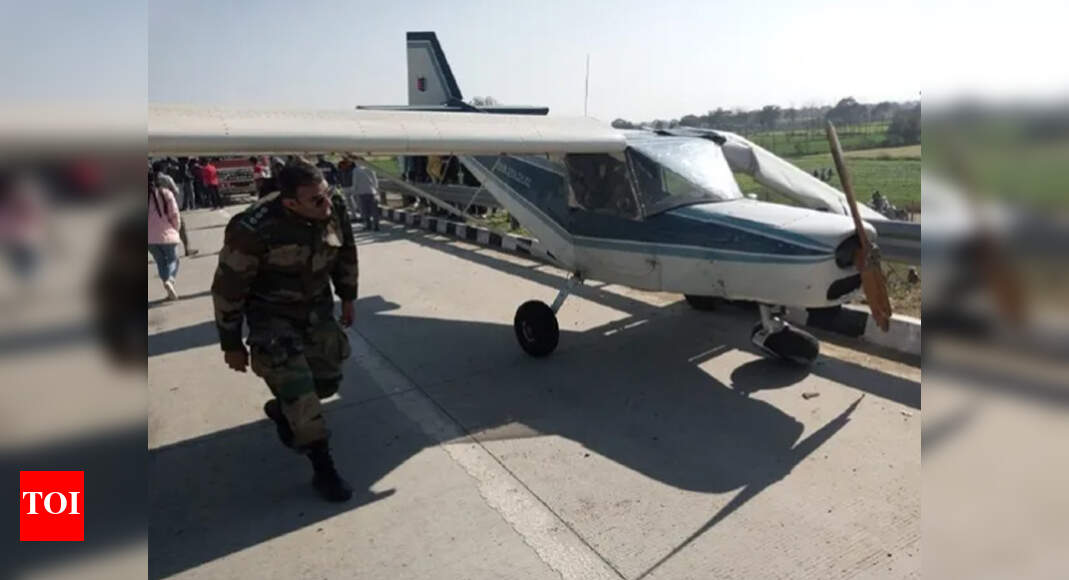 Plane makes emergency landing on expressway