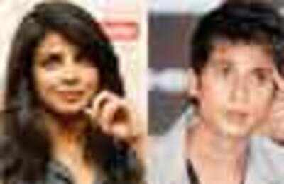 I-T raids Priyanka, greeted by Shahid