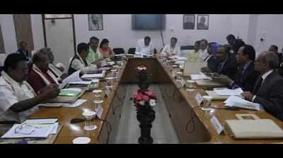Parliamentary standing committee discusses scope for increasing country’s cotton productivity