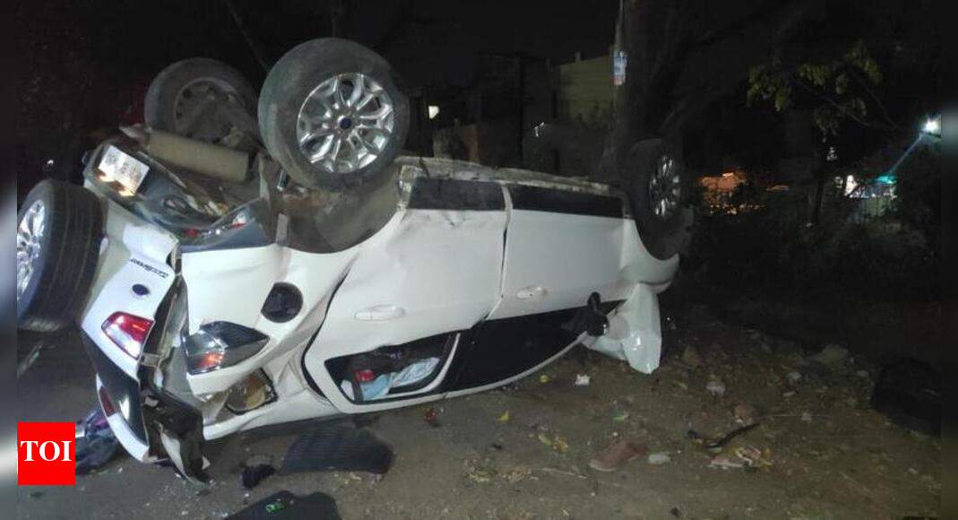 1 killed, 4 injured in car accident | Nagpur News - Times of India