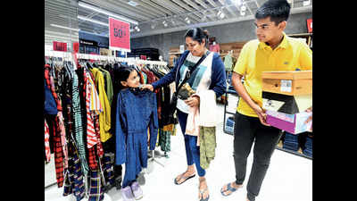 Mumbai: Mixed response to 24x7 test drive at malls, but food courts attract many
