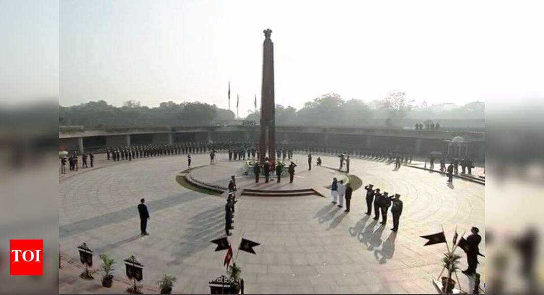 PM pays homage at National War Memorial
