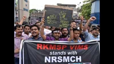 Kolkata: Cops may seek legal help for NRS doctors' statements