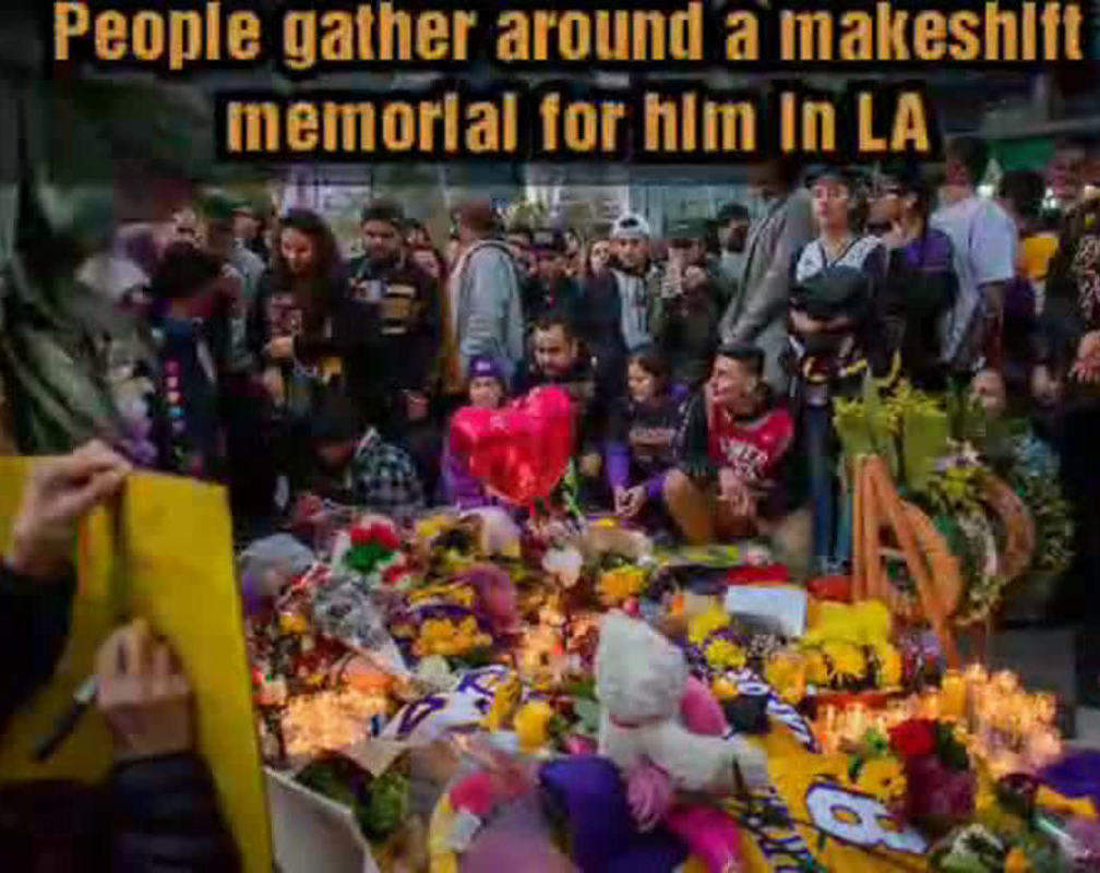 
Fans pay touching tribute to Kobe Bryant
